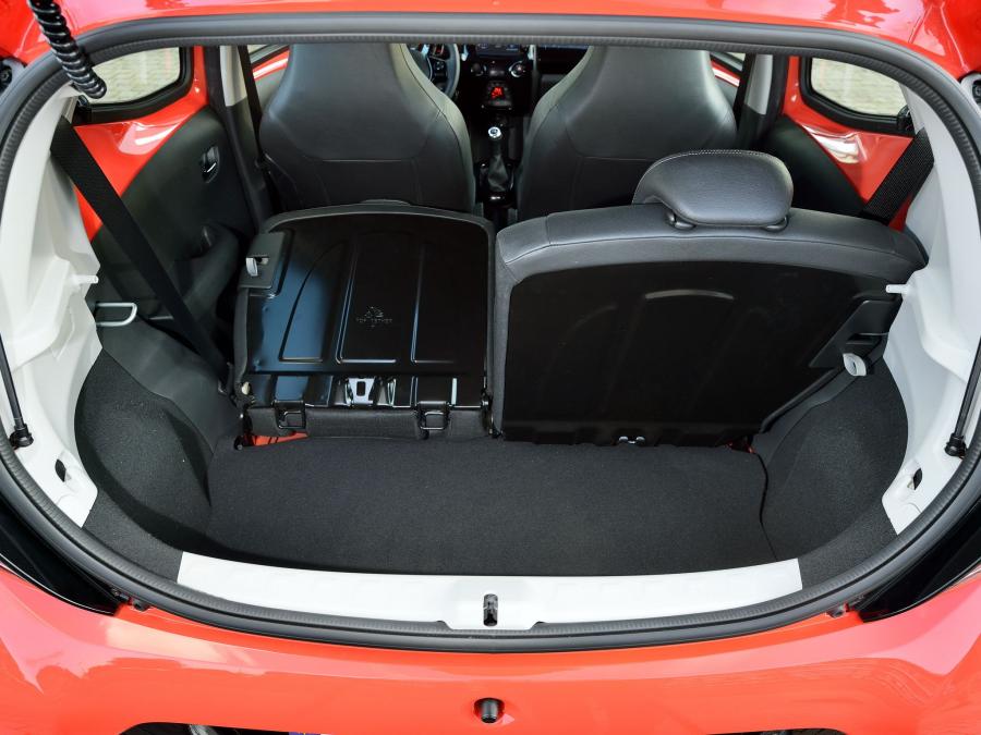  Toyota Aygo x-cite 5-Door 2014 года  (фото 17 из 30)
